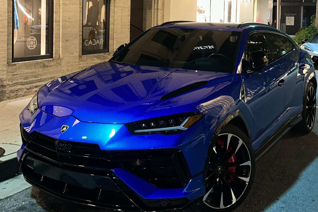 Electric blue Lamborghini Urus S front