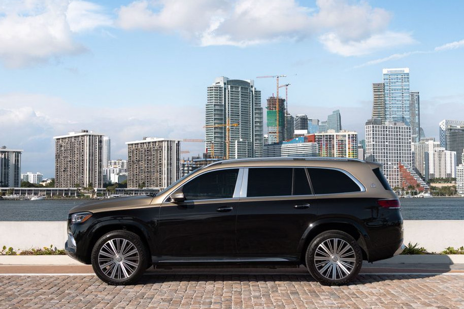 Maybach GLS 600 side profile