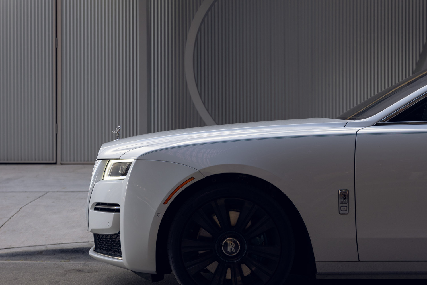 Rolls-Royce Ghost front three-quarter