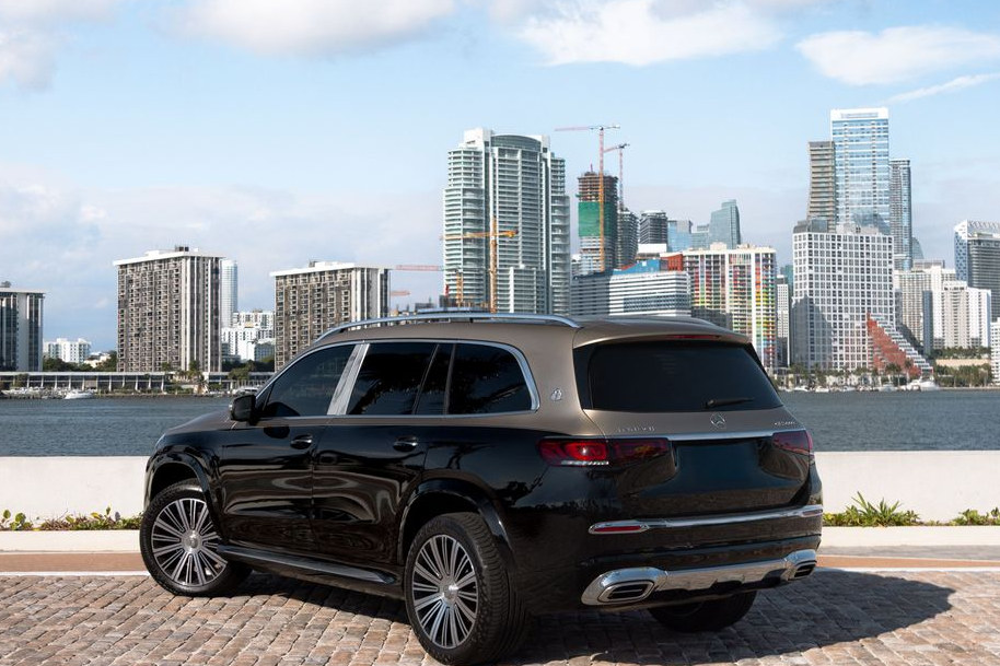 Maybach GLS 600 rear three-quarter